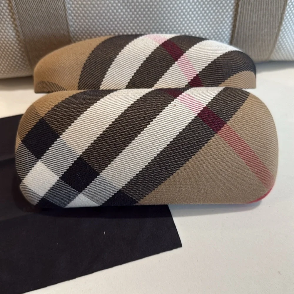 Burberry Sunglasses Case - EUC - Picture 5 of 7